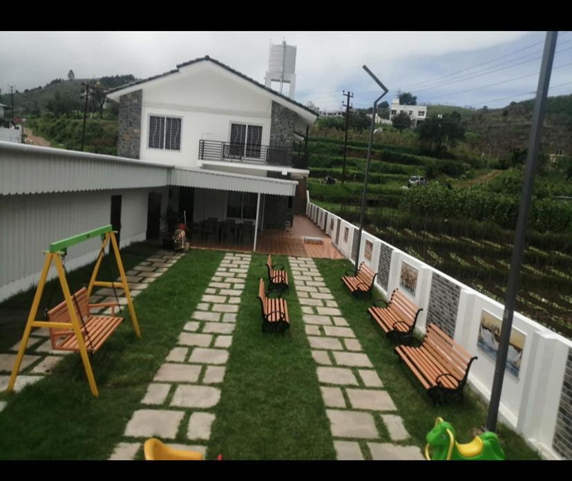 Rr Holiday Inn Kodaikanal Exteriör bild