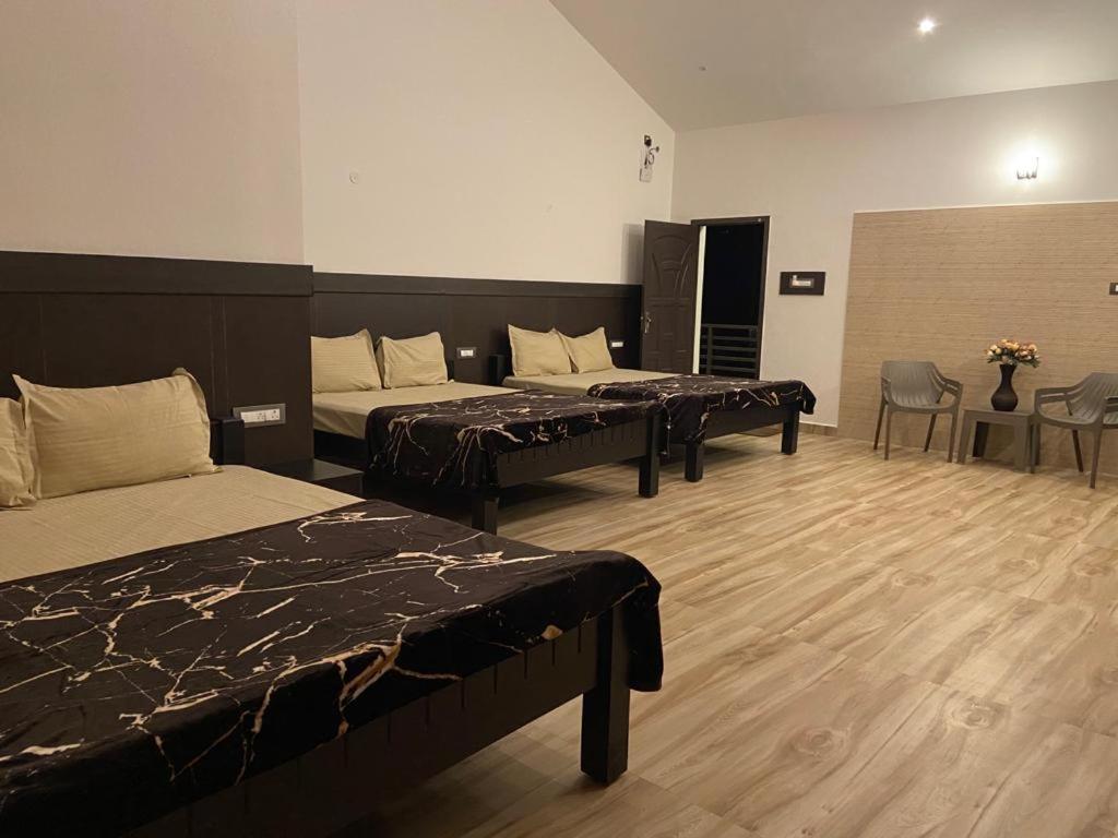 Rr Holiday Inn Kodaikanal Exteriör bild
