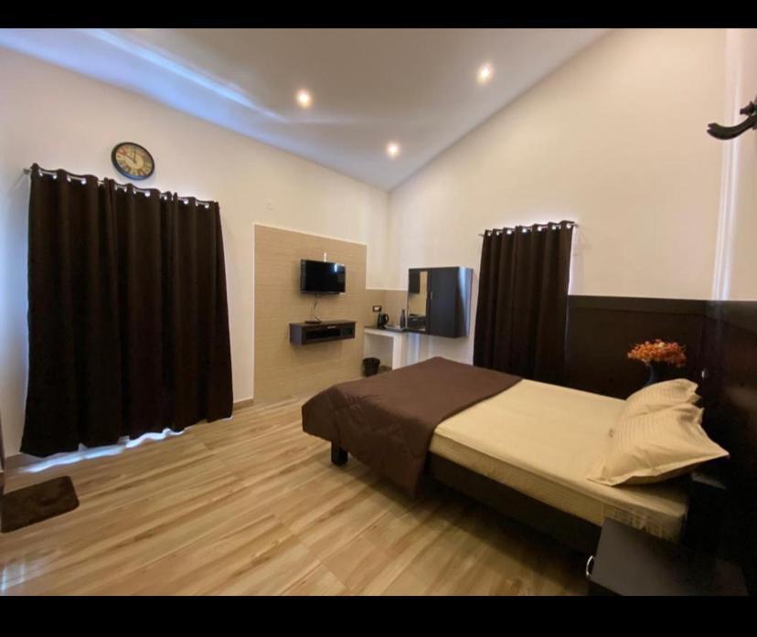 Rr Holiday Inn Kodaikanal Exteriör bild